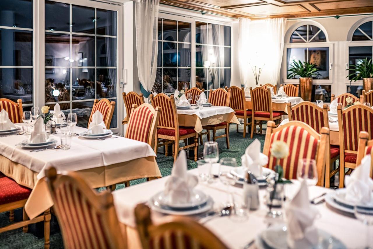 Hotel Foehrenhof Stanzach Bagian luar foto