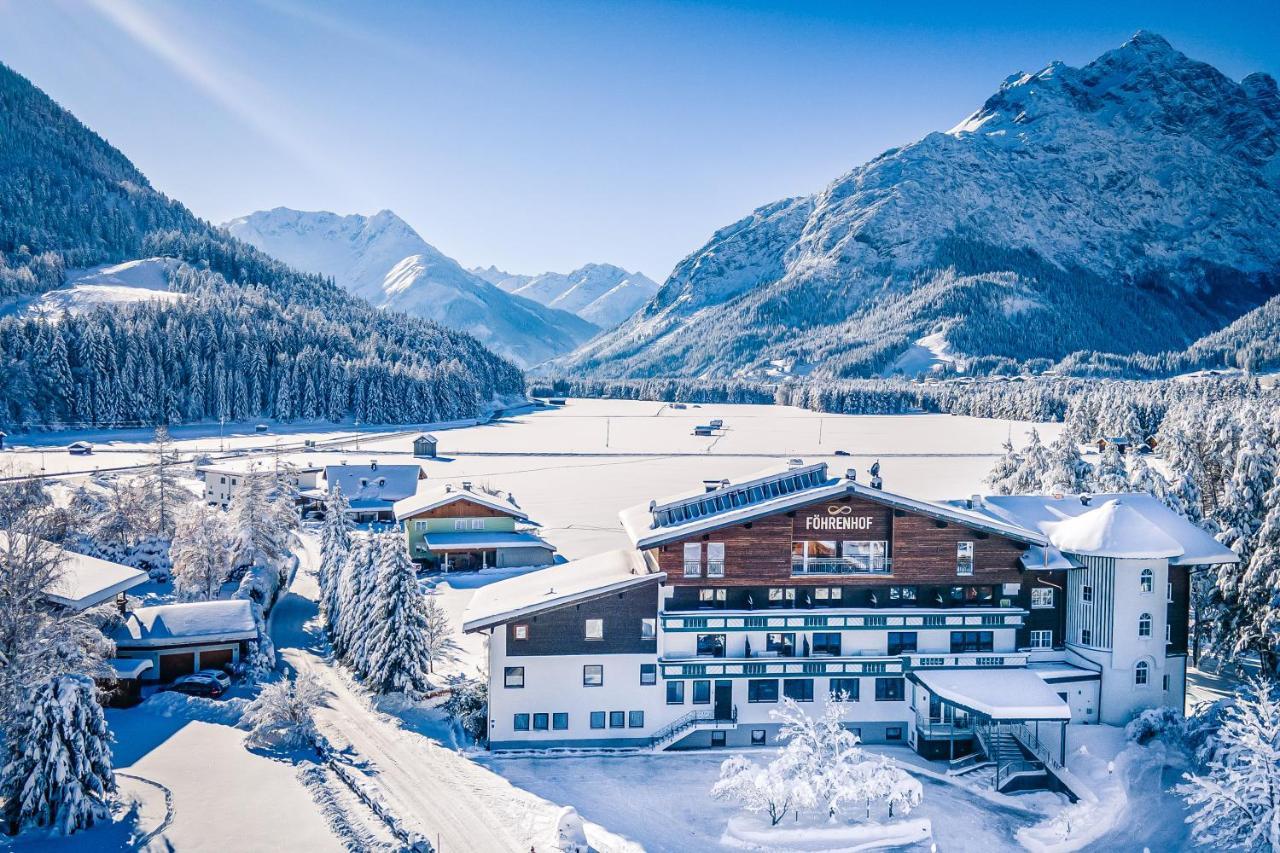 Hotel Foehrenhof Stanzach Bagian luar foto