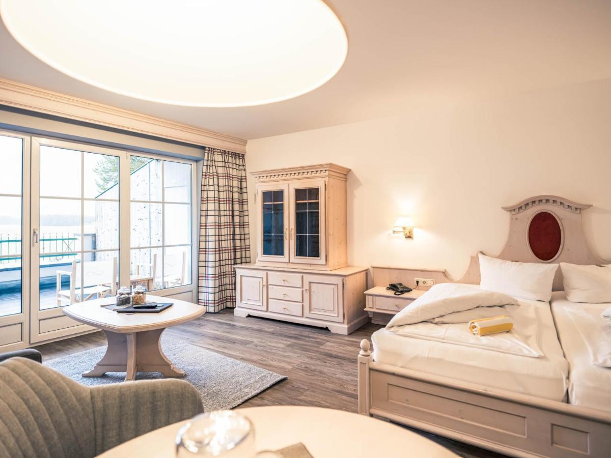 Hotel Foehrenhof Stanzach Bagian luar foto