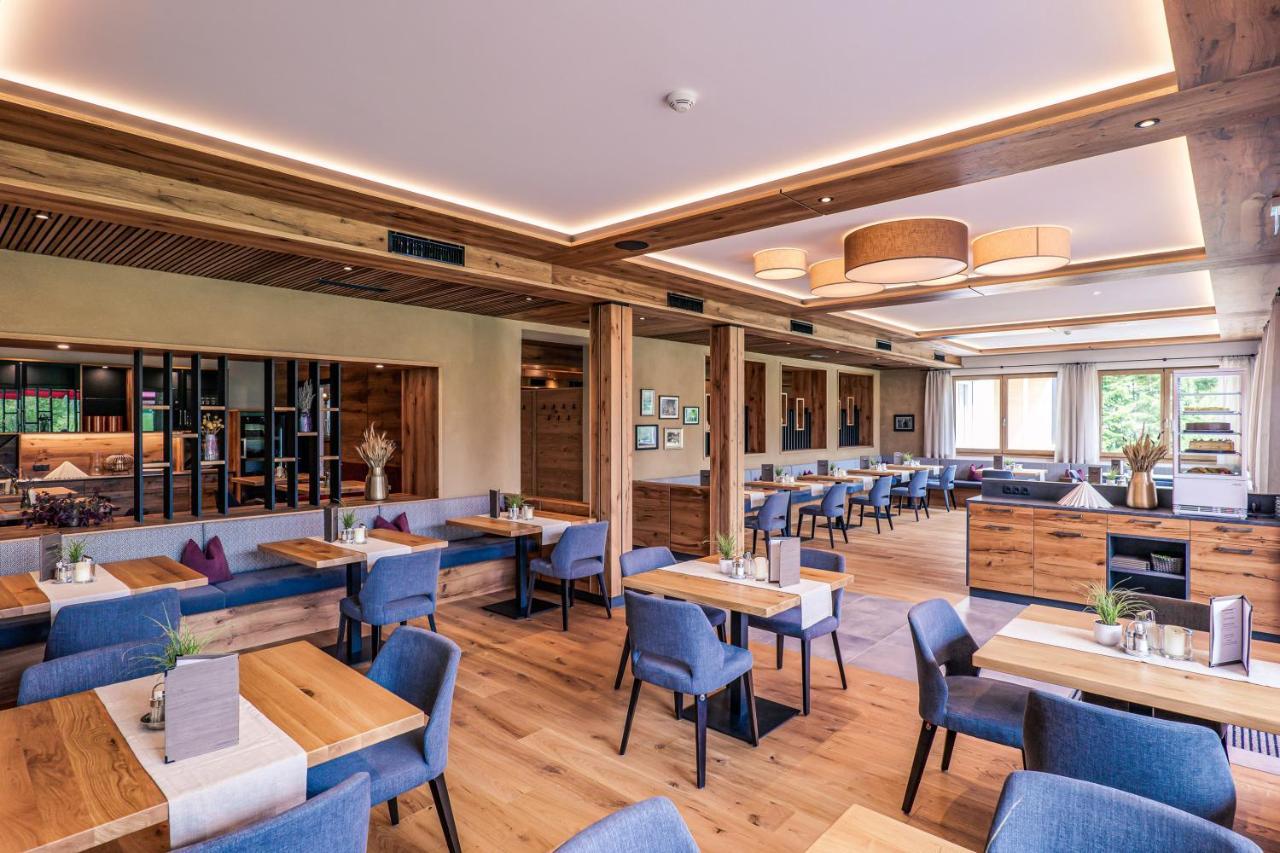 Hotel Foehrenhof Stanzach Bagian luar foto