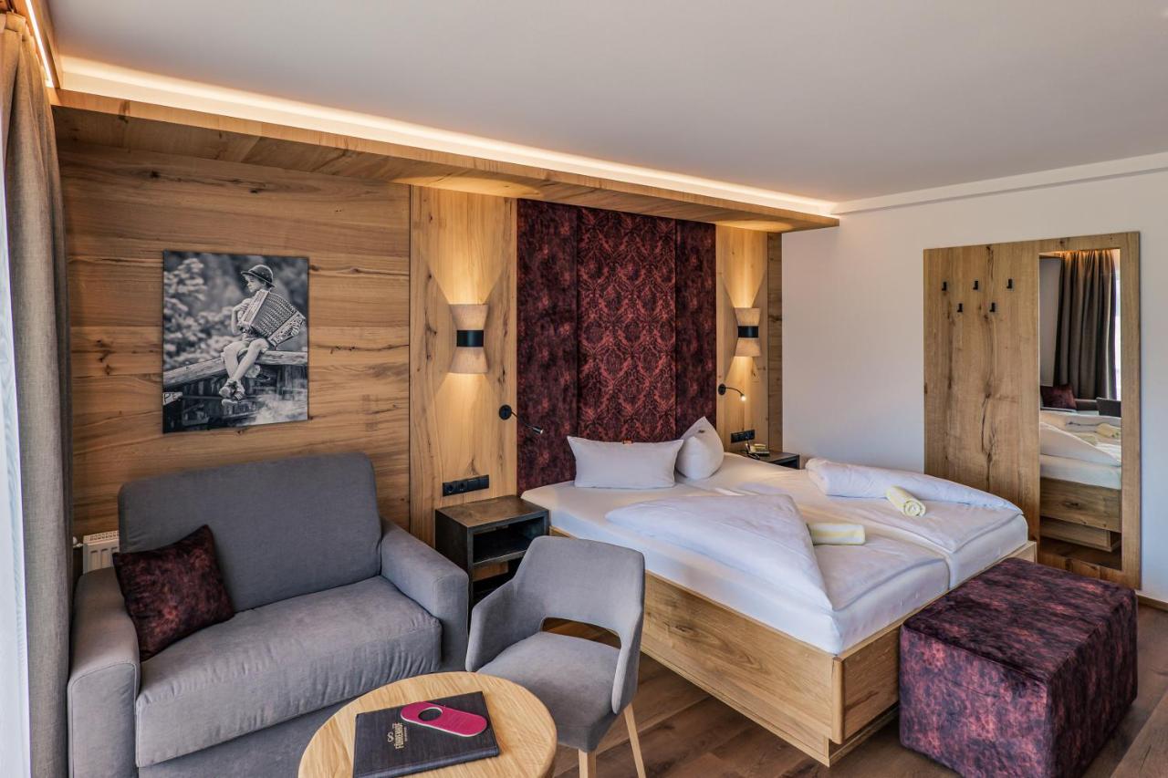Hotel Foehrenhof Stanzach Bagian luar foto