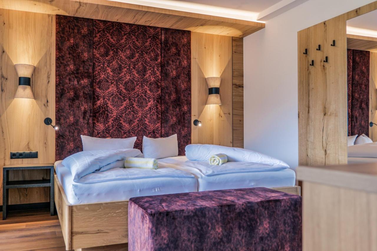 Hotel Foehrenhof Stanzach Bagian luar foto
